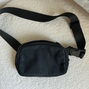Black Lululemon Everywhere Belt Bag